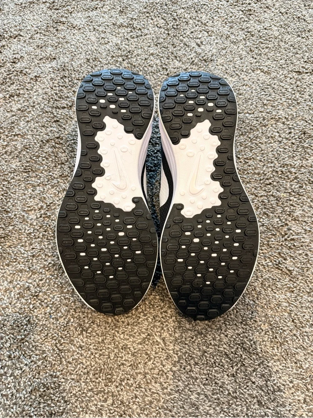 NEW - Size 11M/12.5W - Nike Revolution 7 Black White Running Shoes - FB2207-001